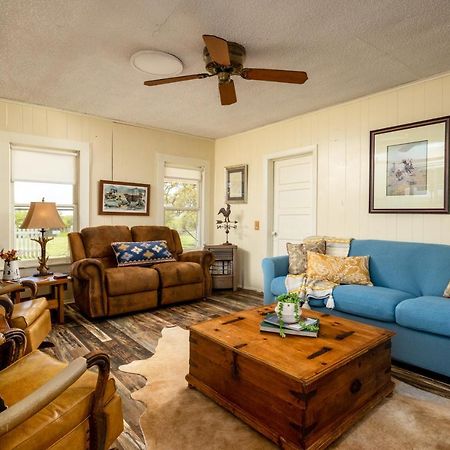 Stay On A 350-Acre Cattle Ranch! Brazos River! Tubing! Petting Zoo! Weatherford Bagian luar foto
