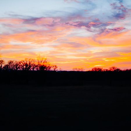Stay On A 350-Acre Cattle Ranch! Brazos River! Tubing! Petting Zoo! Weatherford Bagian luar foto