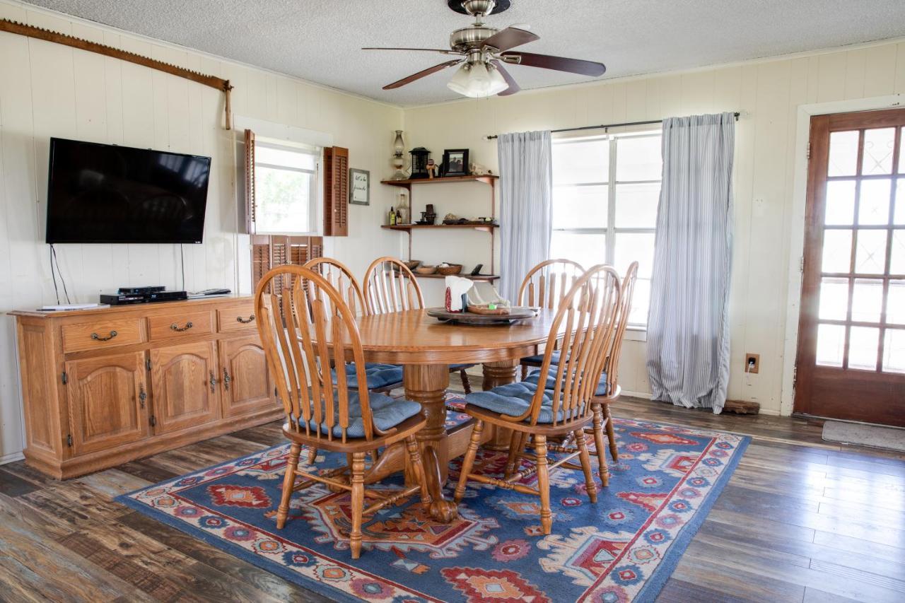 Stay On A 350-Acre Cattle Ranch! Brazos River! Tubing! Petting Zoo! Weatherford Bagian luar foto