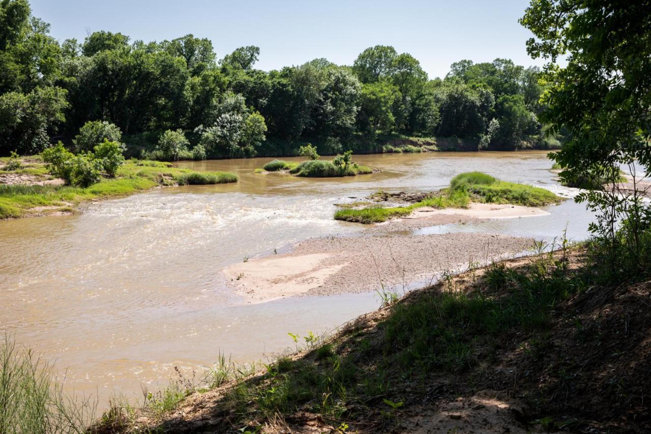 Stay On A 350-Acre Cattle Ranch! Brazos River! Tubing! Petting Zoo! Weatherford Bagian luar foto
