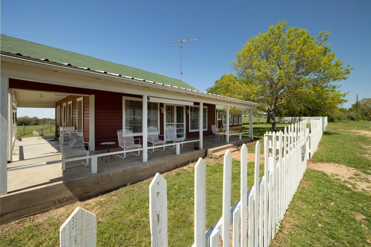 Stay On A 350-Acre Cattle Ranch! Brazos River! Tubing! Petting Zoo! Weatherford Bagian luar foto