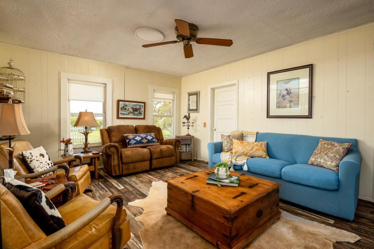 Stay On A 350-Acre Cattle Ranch! Brazos River! Tubing! Petting Zoo! Weatherford Bagian luar foto