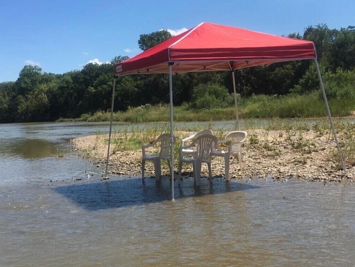 Stay On A 350-Acre Cattle Ranch! Brazos River! Tubing! Petting Zoo! Weatherford Bagian luar foto