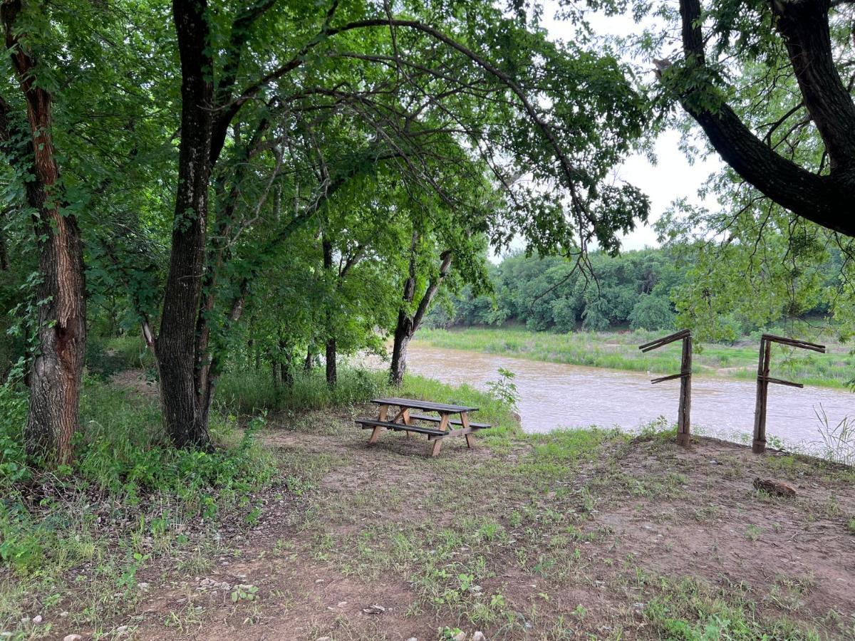 Stay On A 350-Acre Cattle Ranch! Brazos River! Tubing! Petting Zoo! Weatherford Bagian luar foto